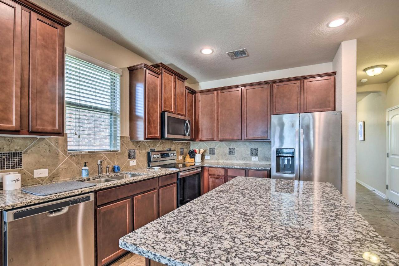 San Antonio Home With Yard About 8 Mi To Lackland! Exterior photo