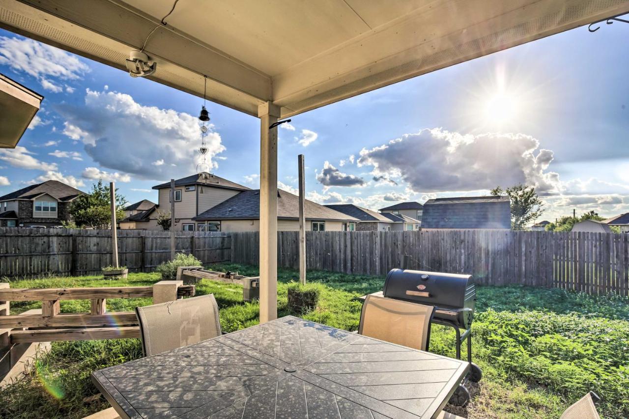 San Antonio Home With Yard About 8 Mi To Lackland! Exterior photo
